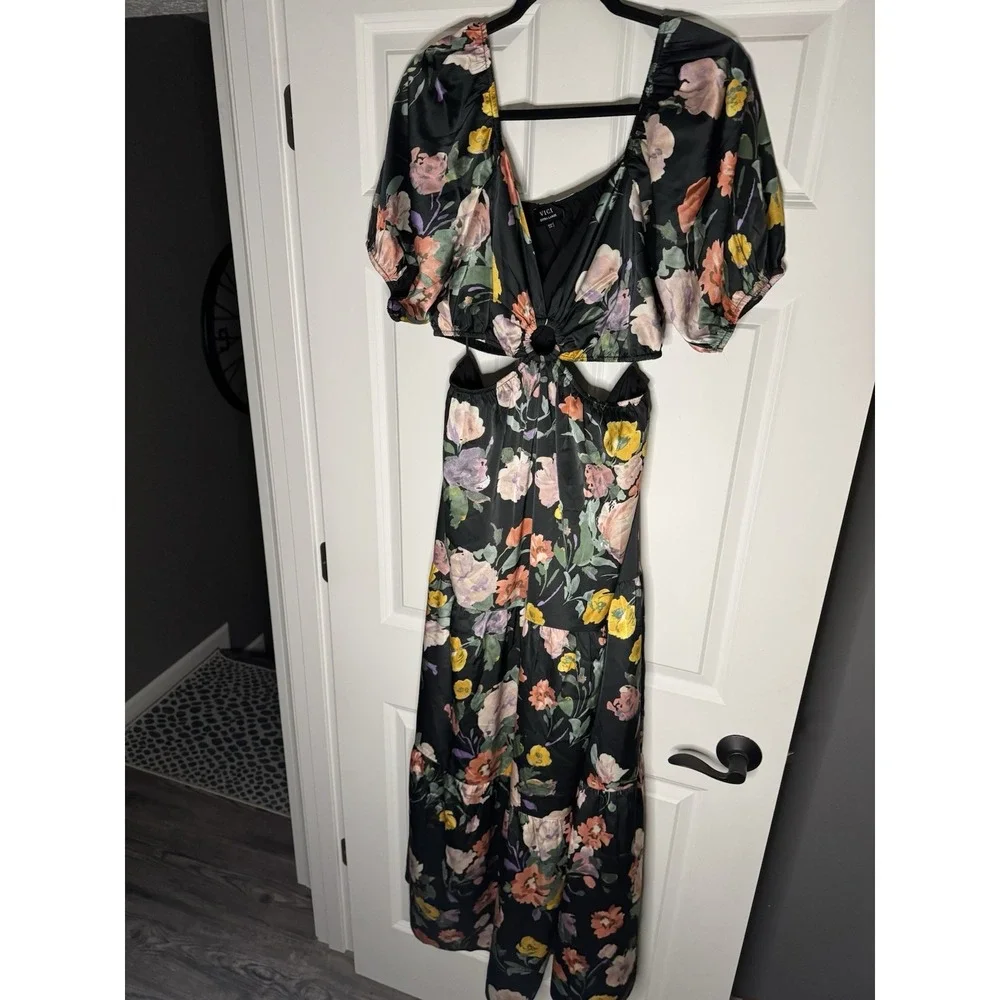 Vici Cambria Satin Floral Puff Sleeve Maxi Dress W Cut Out Sides Xl Black - Picture 1 of 2